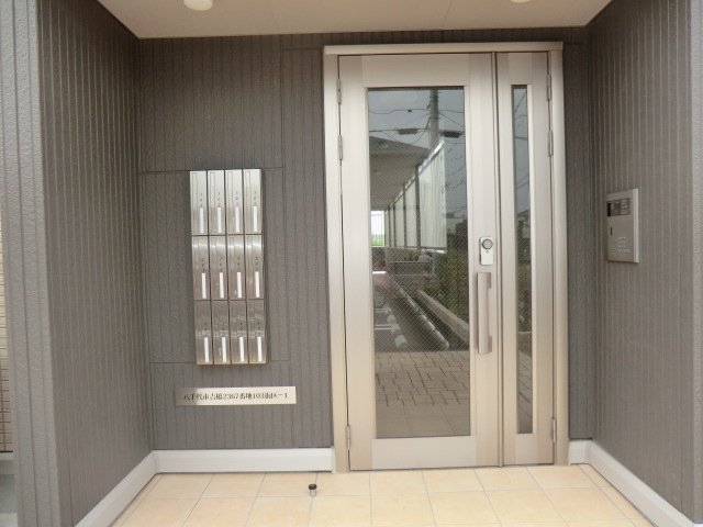 24/30 エントランス