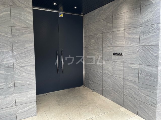 26/30 エントランス