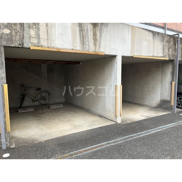 27/28 駐車場