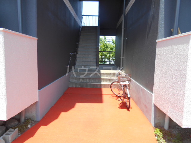 23/30 エントランス