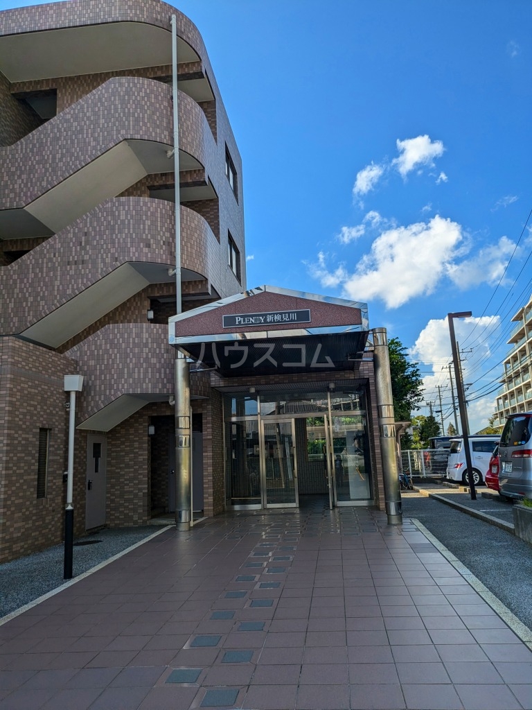 24/30 エントランス