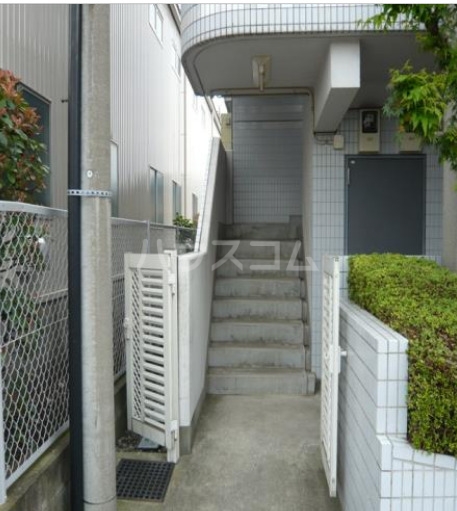 16/26 エントランス