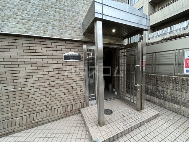 20/30 エントランス