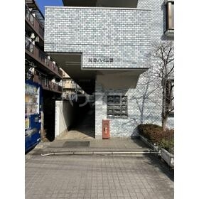 16/17 エントランス