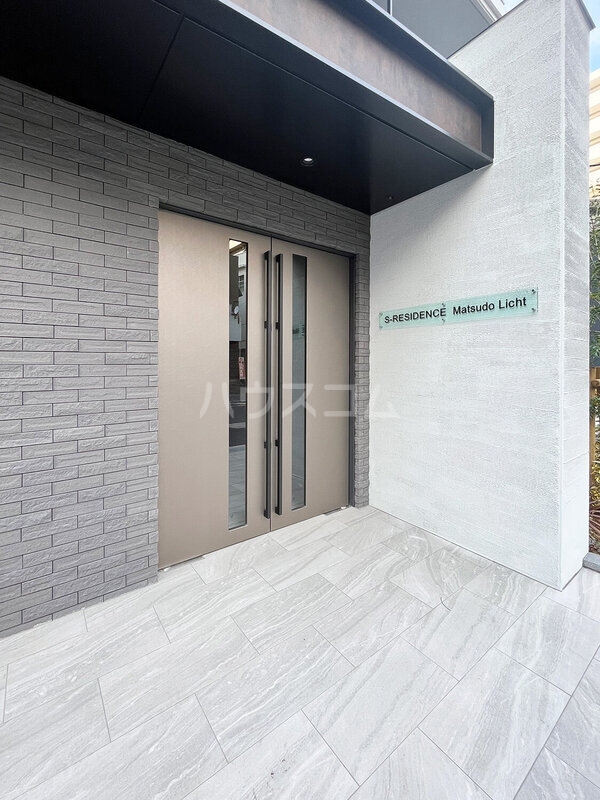 16/19 エントランス