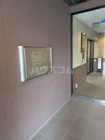 27/30 エントランス