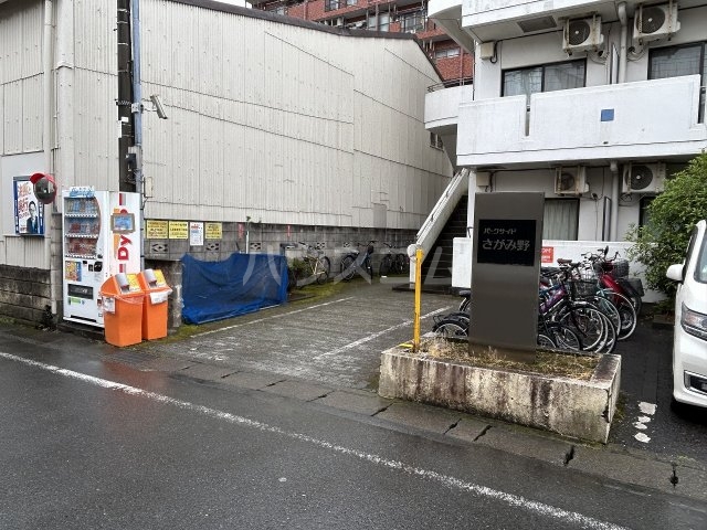 20/30 エントランス