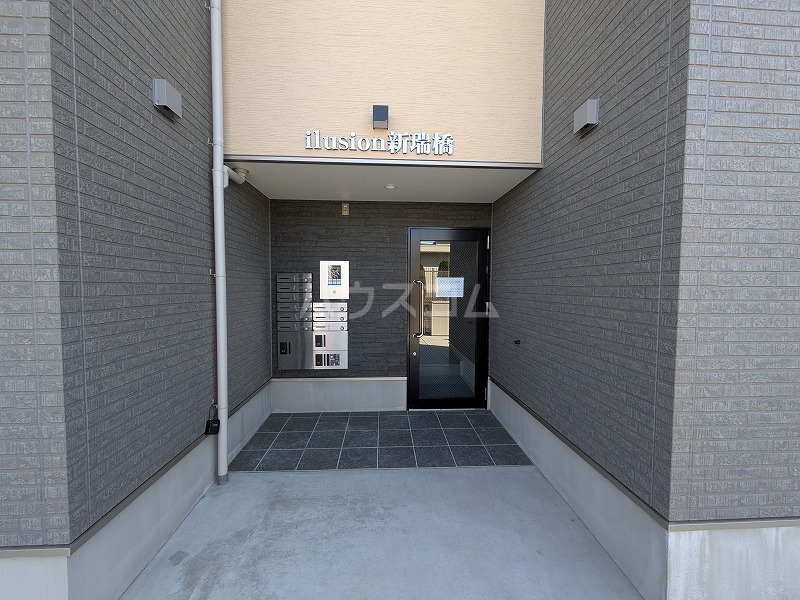 26/30 エントランス