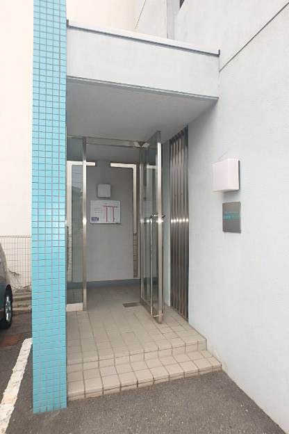 21/22 エントランス