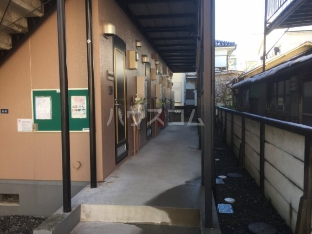 21/30 エントランス