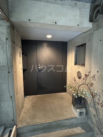 28/30 エントランス