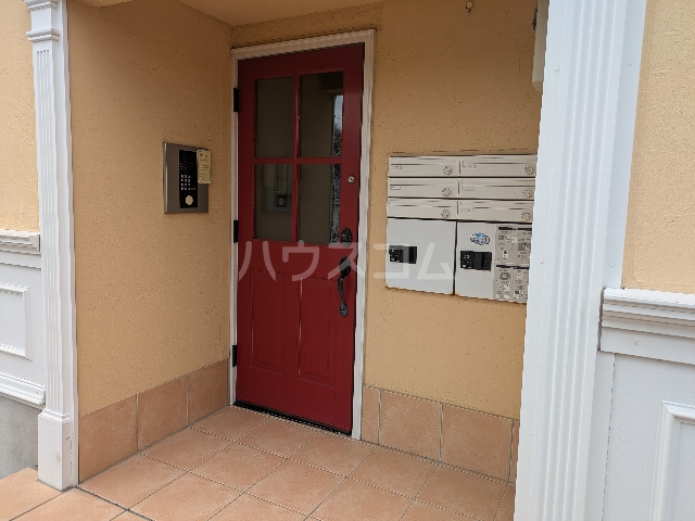 23/25 エントランス