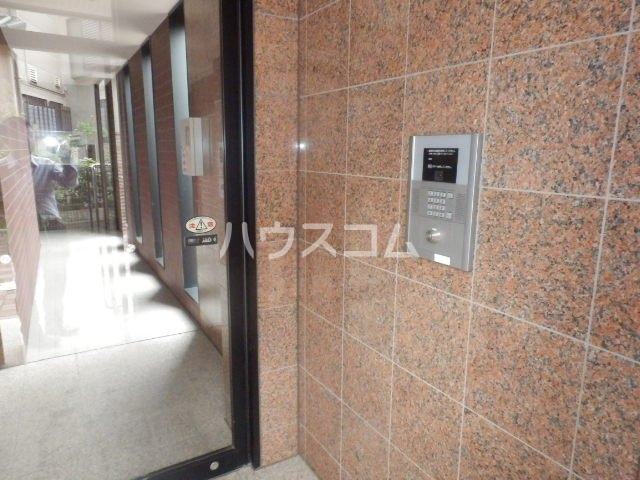 21/25 エントランス