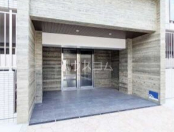 20/21 エントランス