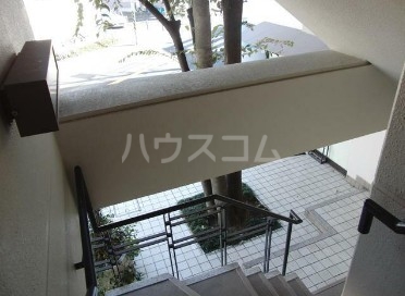 20/21 エントランス