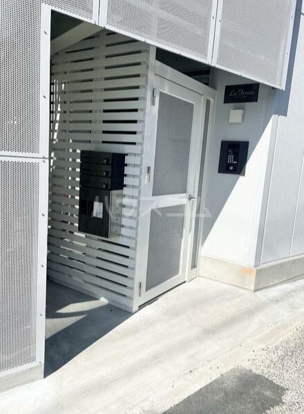 19/26 エントランス