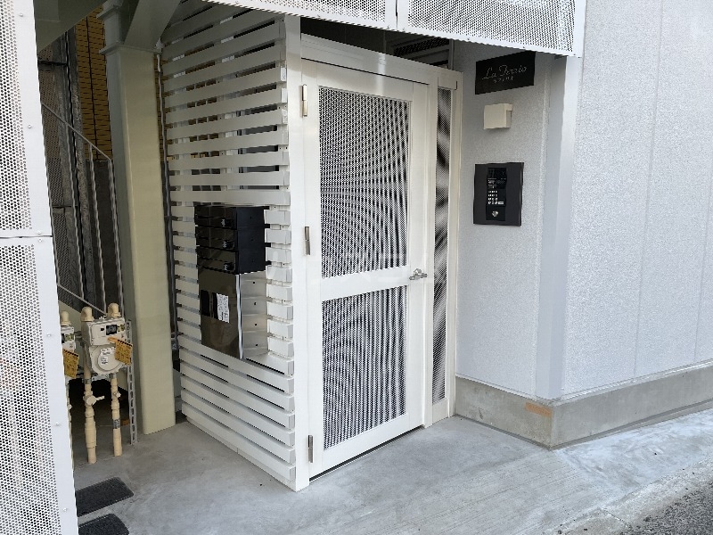 20/26 エントランス