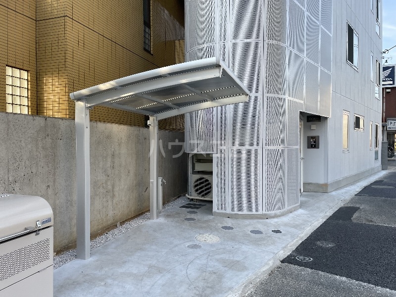 18/26 エントランス