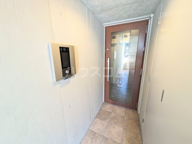 23/30 エントランス