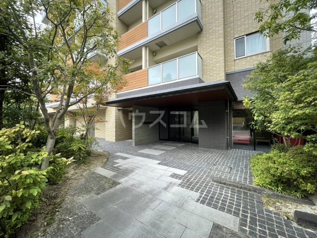 23/30 エントランス