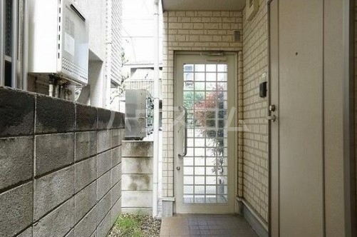 16/17 エントランス