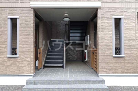 14/19 エントランス