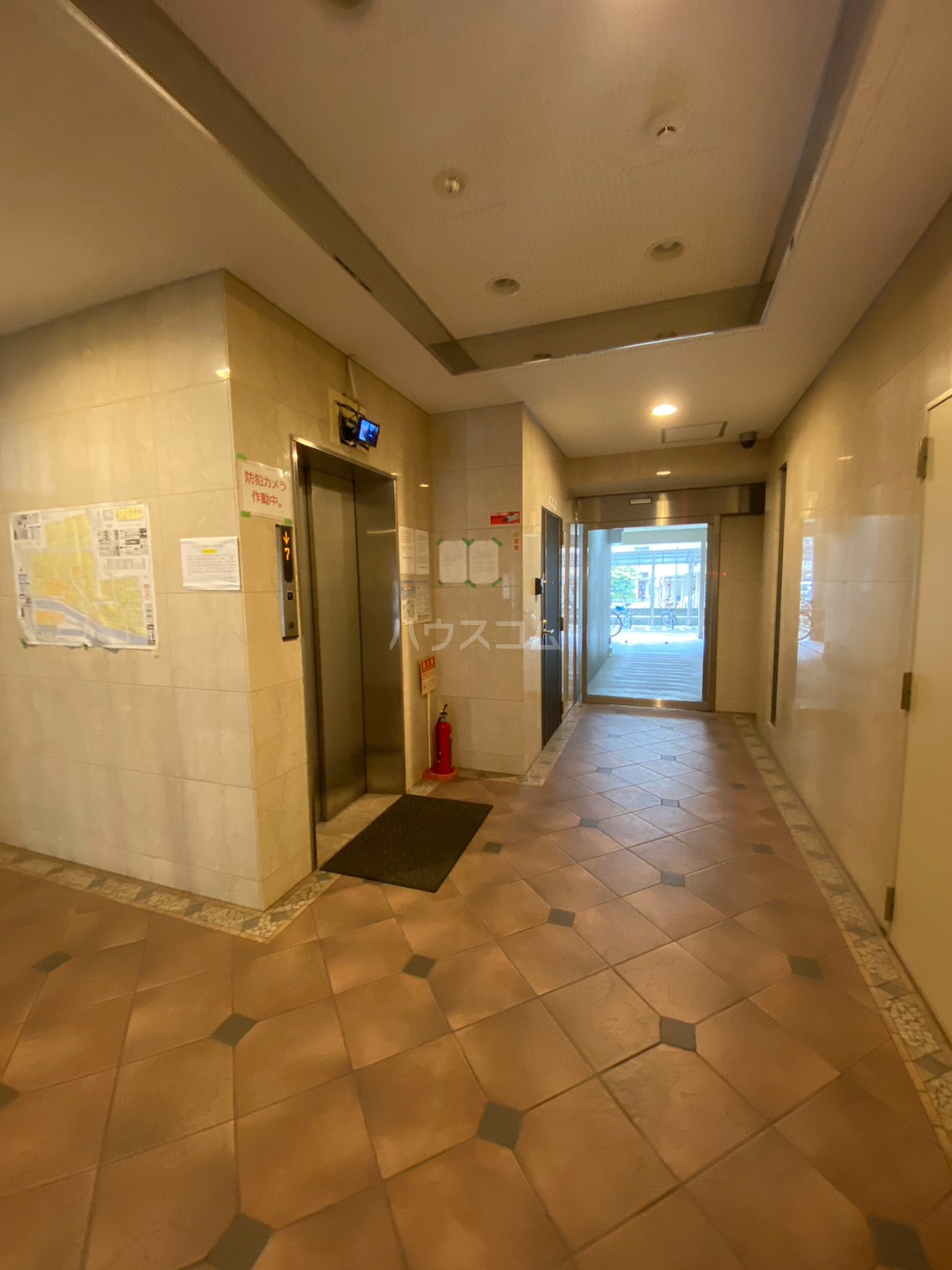 28/30 エントランス