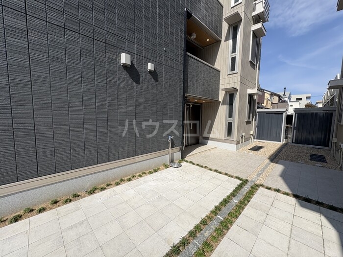 27/30 エントランス