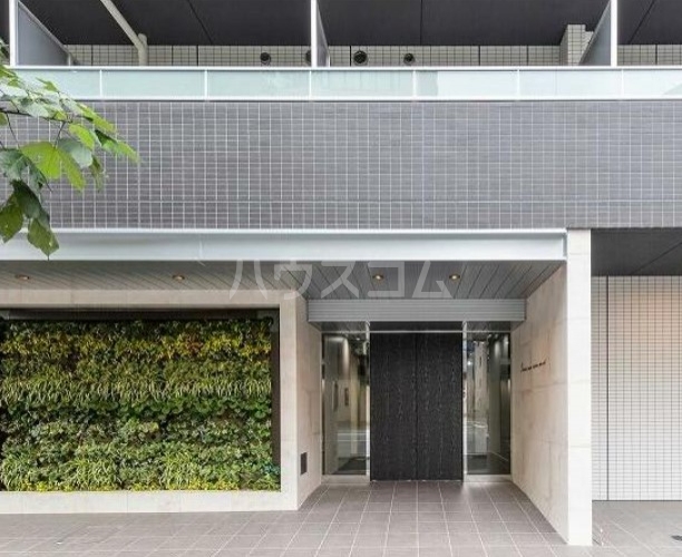 25/30 エントランス