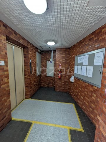 14/22 エントランス