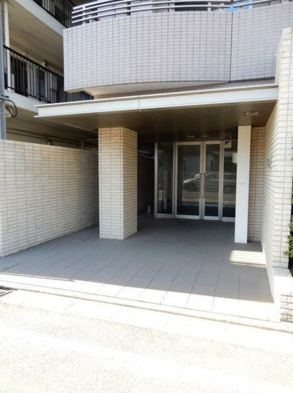 24/26 エントランス