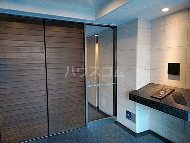 18/18 エントランス