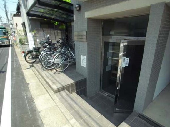 16/19 エントランス