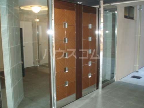 14/19 エントランス