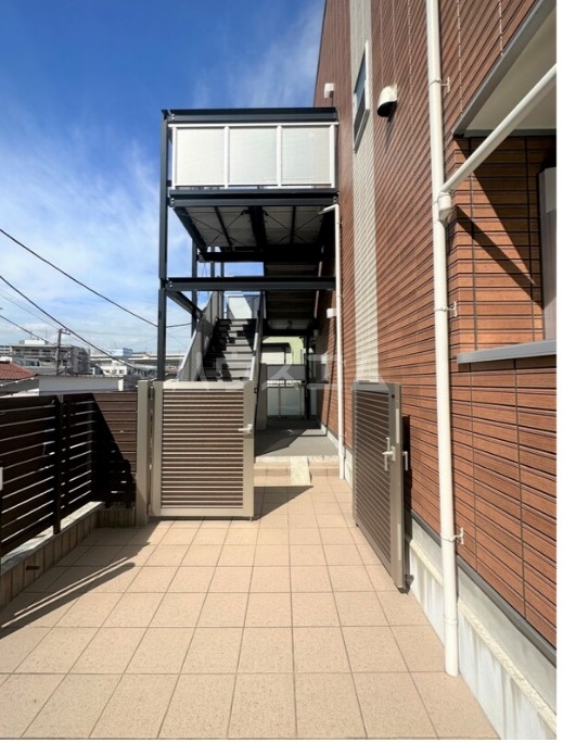 24/27 エントランス