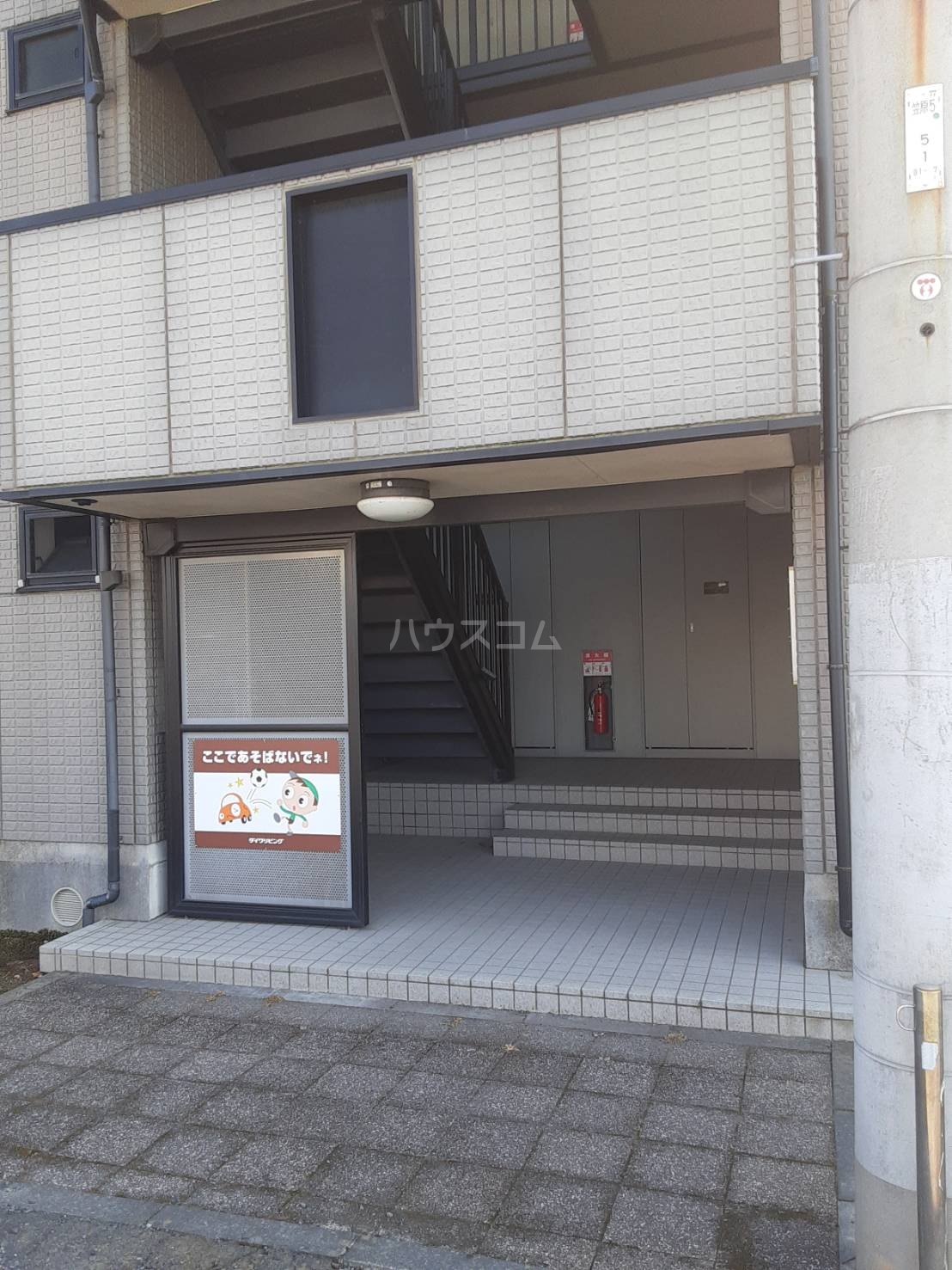 24/30 エントランス