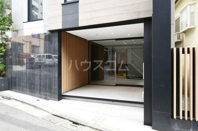 18/19 エントランス