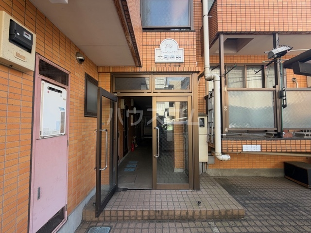 23/30 エントランス