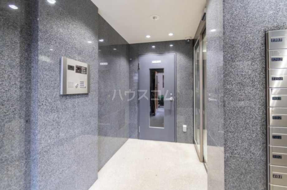 19/20 エントランス