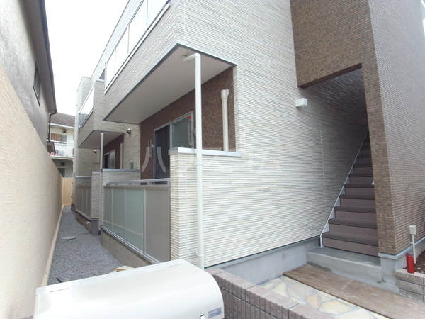 21/30 エントランス