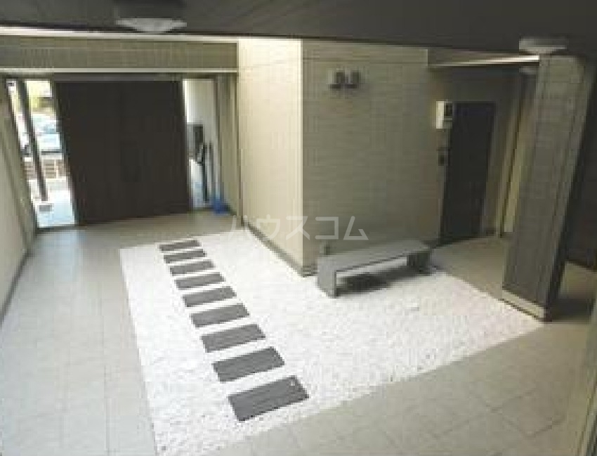 21/22 エントランス