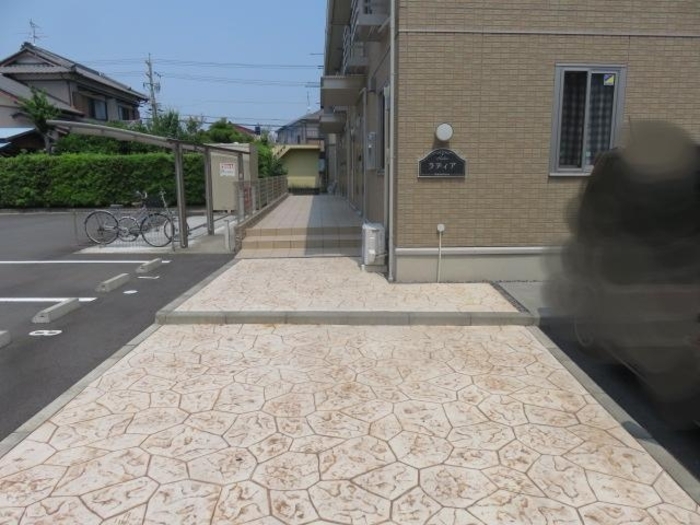 15/16 エントランス