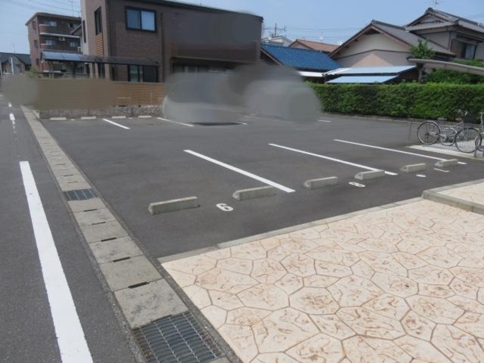 16/16 駐車場