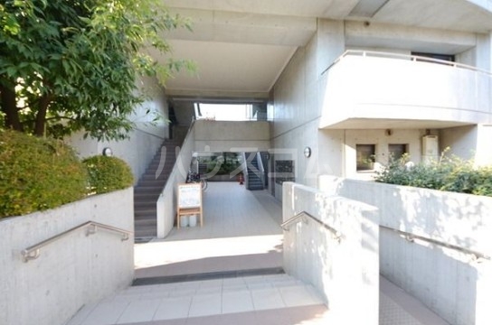 15/22 エントランス