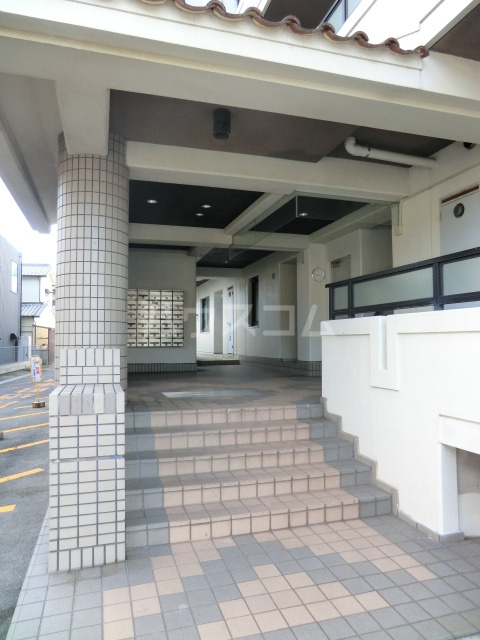 15/23 エントランス