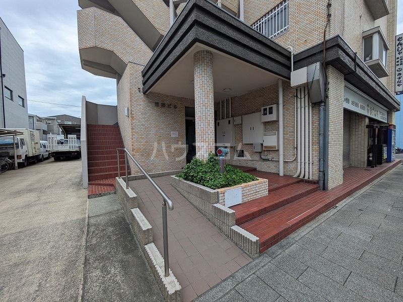 28/30 エントランス