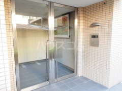 20/23 エントランス