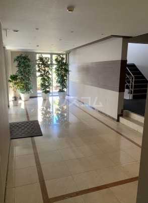 25/30 エントランス