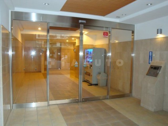 16/25 エントランス