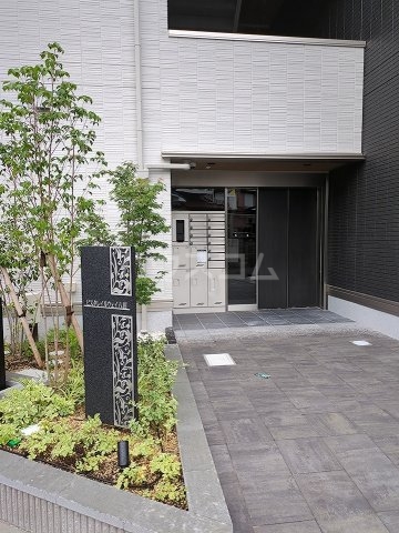 21/30 エントランス